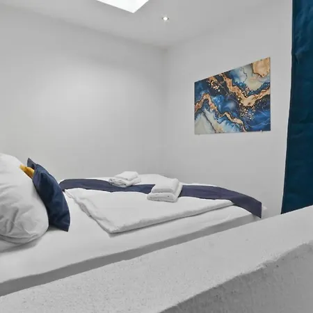 Exclusive Bungalow! 4 Rooms, 8 People, 2x Parking Apartment Dresden