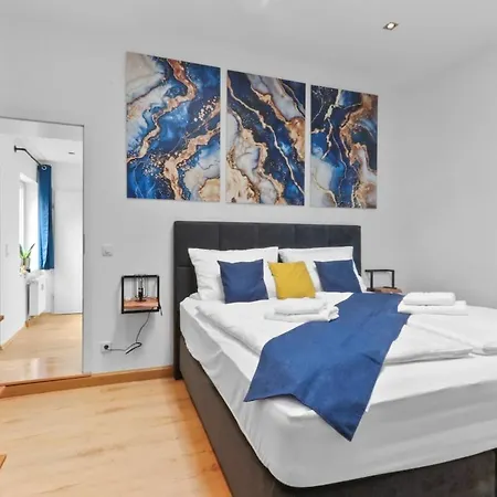 Exclusive Bungalow! 4 Rooms, 8 People, 2x Parking Apartment