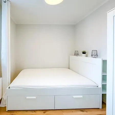 Neue 3-zimmer-wohnung - Hochwertig Moebliert, Zentral & Mit Balkon Apartment Dresden