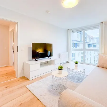 Neue 3-zimmer-wohnung - Hochwertig Moebliert, Zentral & Mit Balkon Apartment *