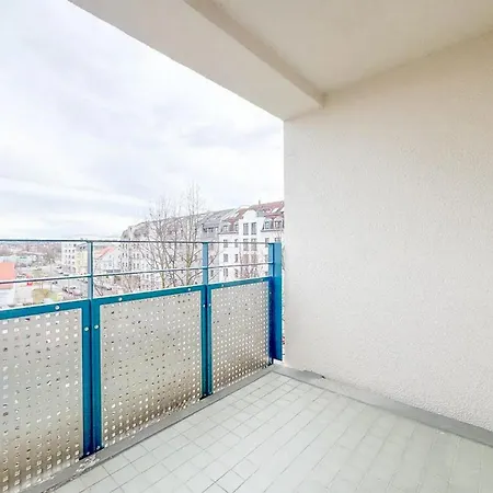Neue 3-zimmer-wohnung - Hochwertig Moebliert, Zentral & Mit Balkon Apartment *