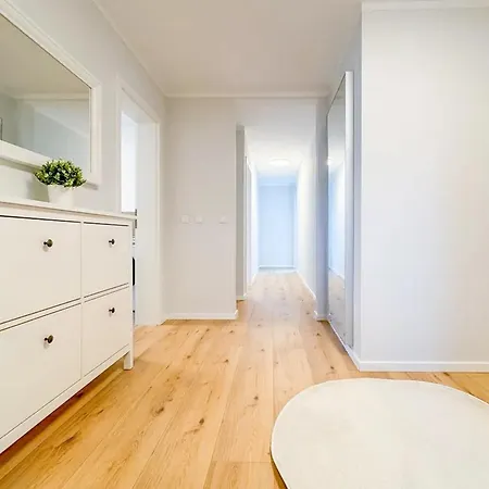 Neue 3-zimmer-wohnung - Hochwertig Moebliert, Zentral & Mit Balkon Apartment Dresden