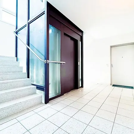 Apartment Neue 3-zimmer-wohnung - Hochwertig Moebliert, Zentral & Mit Balkon
