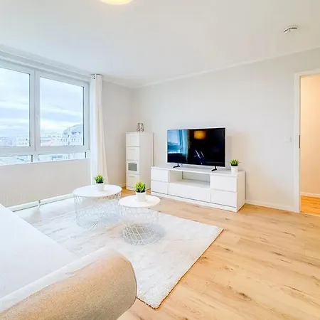 Neue 3-zimmer-wohnung - Hochwertig Moebliert, Zentral & Mit Balkon Dresden
