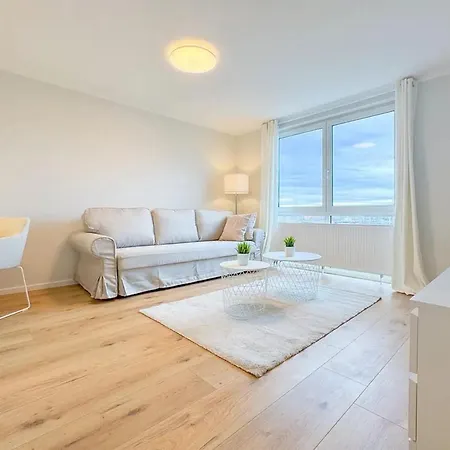 Neue 3-zimmer-wohnung - Hochwertig Moebliert, Zentral & Mit Balkon * Dresden