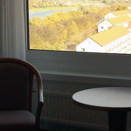 Hotel Am Terrassenufer 4*
