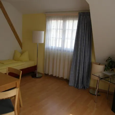 Guest house Zu Altpieschen 3*